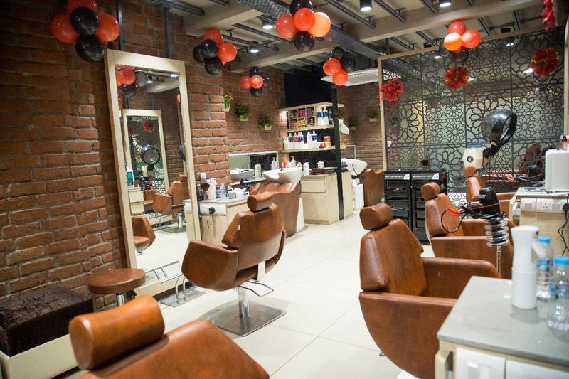 Beauty Salon for Sale in Delhi, India seeking INR 55 lakh