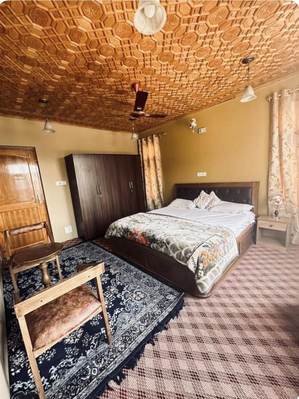 Guest House for Sale in Srinagar, India