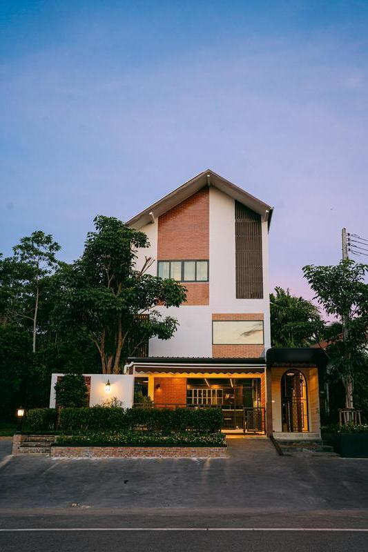 Newly Established Guest House for Sale in Chumphon, Thailand