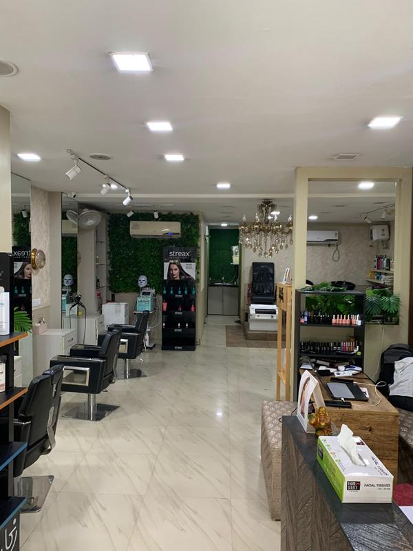 Beauty Salon for Sale in Lucknow, India