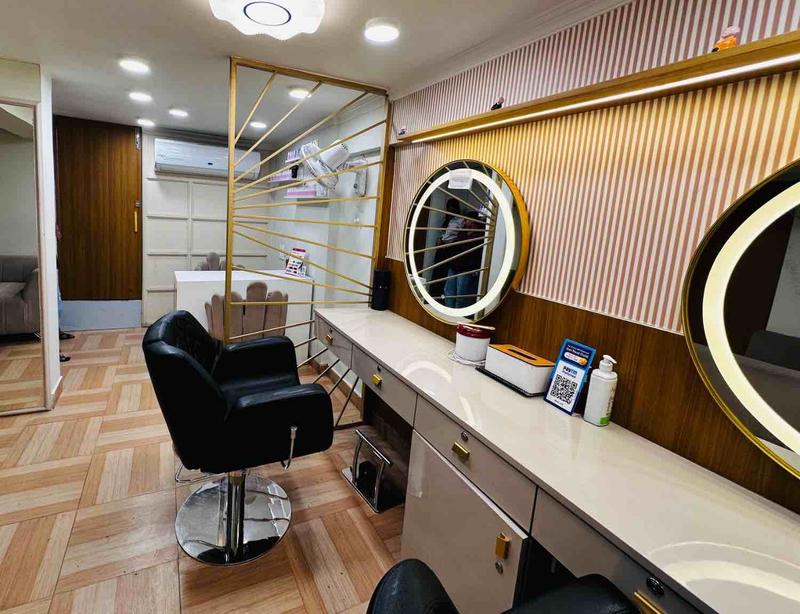 Beauty Salon for Sale in Noida, India