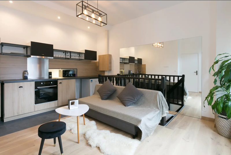 Serviced Apartment for Sale in Paris, France seeking EUR 750 thousand