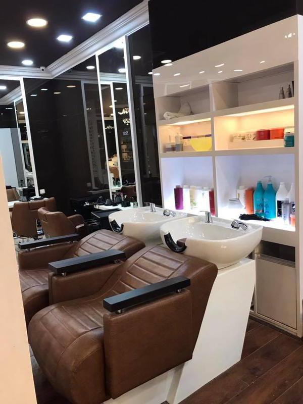 Beauty Salon for Sale in Kolkata, India seeking INR 30 lakh
