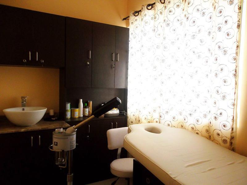 Beauty Salon for Sale in Dubai, United Arab Emirates seeking AED 200