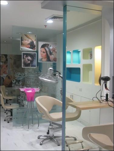 Professionally Run Upscale Unisex Salon for Sale in Gurgaon, India