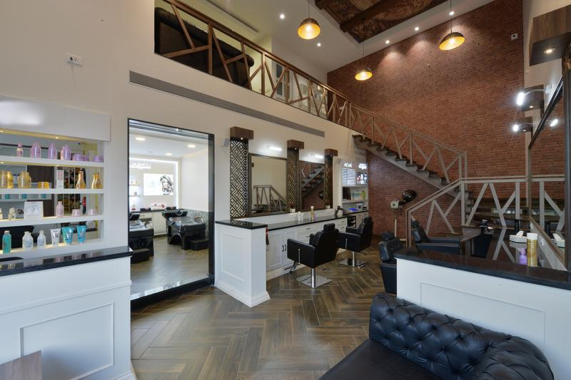 Small Beauty Salon for Sale in Pune, India