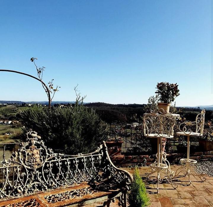 Bed & Breakfast for Sale in Tuscany, Italy seeking EUR 280 thousand