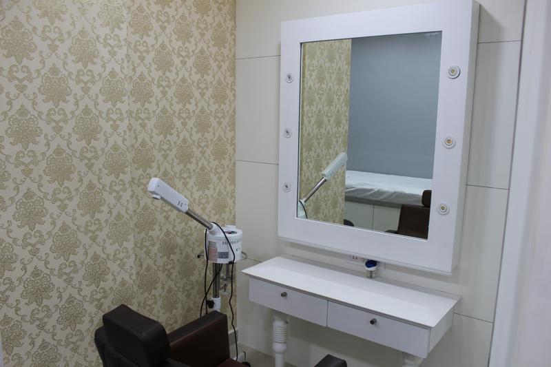 Beauty Salon for Sale in Bangalore, India seeking INR 30 lakh Beauty Salon for Sale in Bangalore, India seeking INR 30 lakh