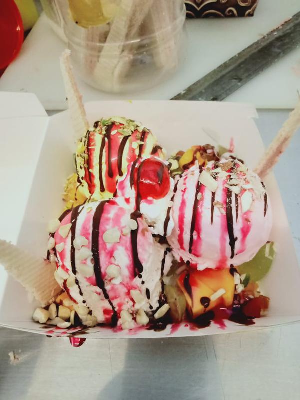 Ice Cream Parlor for Sale in Thane, India seeking INR 30 lakh