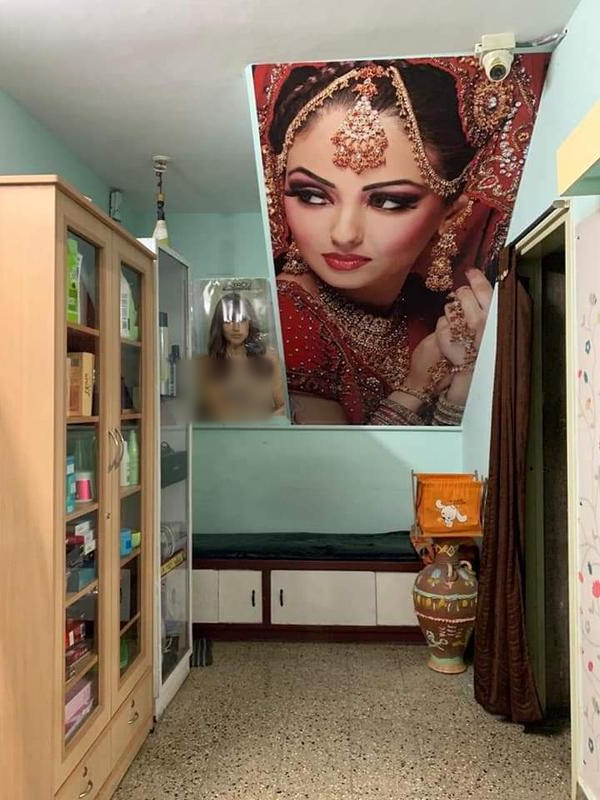 Beauty Salon for Sale in Bangalore, India seeking INR 6 lakh