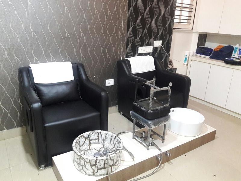 Beauty Salon for Sale in Bangalore, India seeking INR 10 lakh Beauty Salon for Sale in Bangalore, India seeking INR 10 lakh
