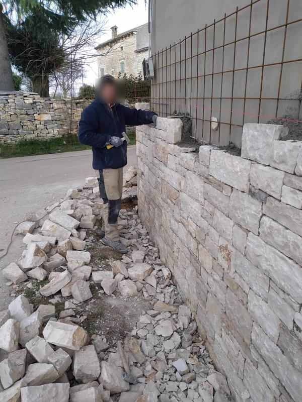 Building Contractor Seeking Loan in Dugo Selo, Croatia