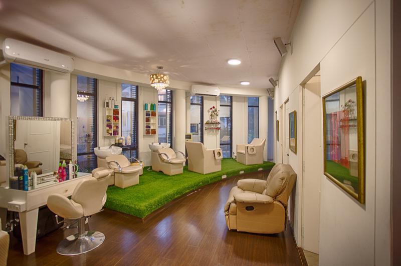 Beauty Salon for Sale in Bangalore, India seeking INR 25 lakh