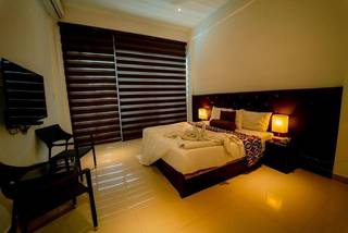4-star beachfront resort in Trincomalee with 46 rooms, 65-75% occupancy rate and 90-140$ billing rate.