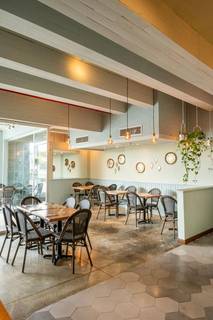 Restaurant specializing in Argentinian cuisine located in a shopping mall with 70 walk-ins daily.