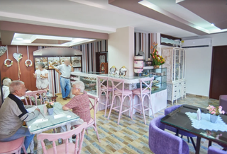 40-year premium bakery brand producing artisanal cakes/desserts with loyal customers and strong expansion potential.