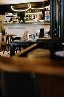 Join a popular Sofia restaurant venture focused on menu expansion and digital marketing.