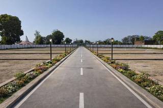 Lucknow-based pre-revenue real estate development company seeking loan for the development of a villa project.