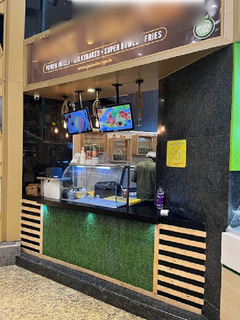 Juice bar outlet in a mall doing yearly business of INR 41 lakh.