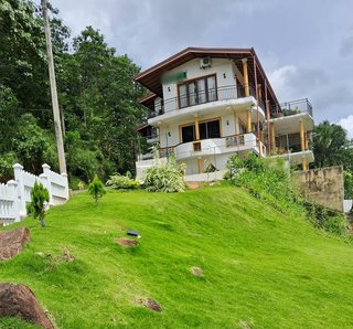 Beautifully located 7 room luxury mountain hotel in a popular tourist destination in Kandy.