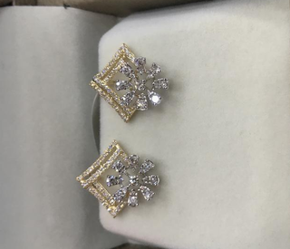 Wholesalers of diamond studded gold jewellery operating in Delhi seeks funding for business expansion.