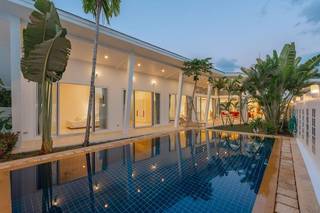For sale: Five private pool villas with 18 bedrooms on Chanote land, operated through rentals.