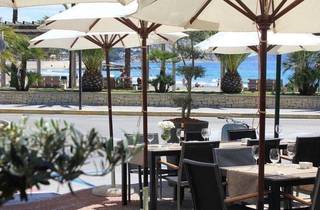 Very popular Italian restaurant in front of the sea having seating capacity of 88 people.