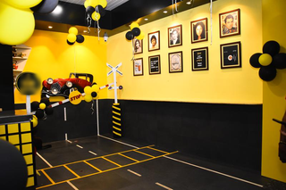Business operating tea/coffee shop in a commercial area with an average revenue of INR 1,80,000/month.