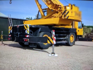 Invest in an established heavy machinery export business looking to expand and acquire strategic assets.