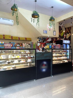 Custom cake specialist with daily clientele, available for full sale due to health issues.