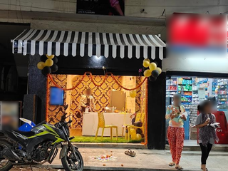 Buy an ice cream parlor with 26 flavors, 50-60 daily customers and a strategic location.
