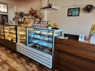 Profitable premium bakery in OMR/ECR, offering designer cakes and cookies, seeking growth-oriented acquisition or investment.