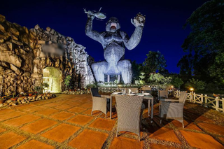 Resort near Kaziranga National Park, beautifully constructed with 22 rooms, restaurant and a lake.