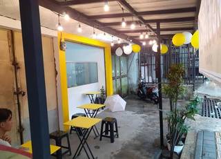 Franchised smoothie and juice shop with 2 outlets and 15+ customers/day for each outlet seeks-investment.