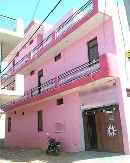 Medical clinic in prime New Delhi location, 24-hr operations, 75+ daily patients offering diverse specialties.