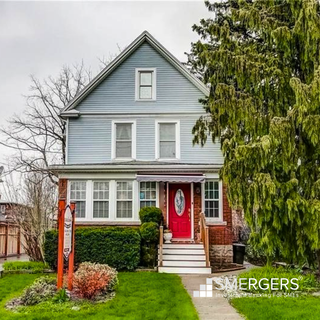 Successful licensed B&B near Niagara Falls, achieving 98% peak occupancy and strong income potential year-round.