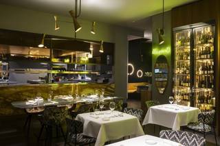 Milan-based dual-concept café and fine dining restaurant seeking investment or strategic partnership for growth.