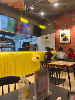Leading burger brand franchise in a prime location with 70-80 customers on weekends for sale.