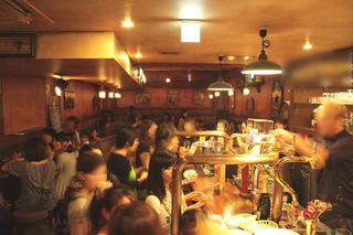 3 Western style pubs with a large loyal customer base for sale in Osaka, Japan.