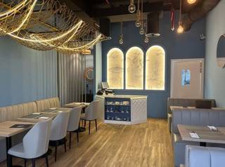 Lakefront Cajun seafood restaurant for sale with turnkey setup, steady local customers, 2 staff.