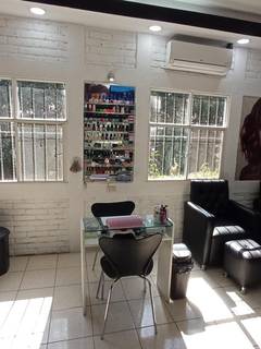 Unisex salon in prime Managua location providing wide range of services with 5-10 daily customers.