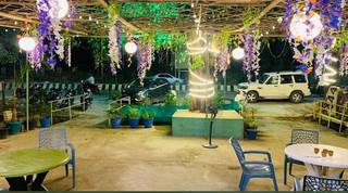 Acquire a thriving restaurant near BBAU University with high foot traffic and exceptional event-day sales.