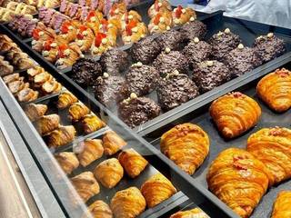 Master franchise of international bakery brand in Singapore, famous for artisan croissants and gourmet products.