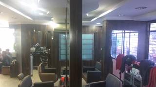 Unisex beauty salon located in a prime location serving 35 customers on a daily basis.