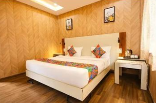 Scenic resort with river and mountain views, 14 rooms, dining facilities, and 60% average occupancy.