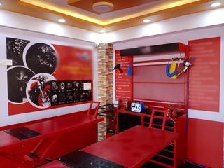 Two wheeler servicing and repair company with 300+ franchise outlets.