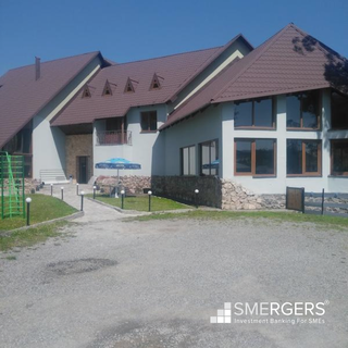 Non-operational 26-room hotel with indoor pool, kitchen, and dining area services in Bakuriani.