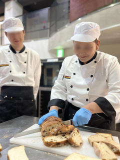 Business that has successfully acquired modern Japanese baking techniques and introduced them to Mongolia.