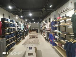 Franchised men's fashion store with steady walk-in traffic and discounted inventory for sale.