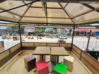 Cafe and ice cream parlor with dine-in space and diverse menu for full sale.